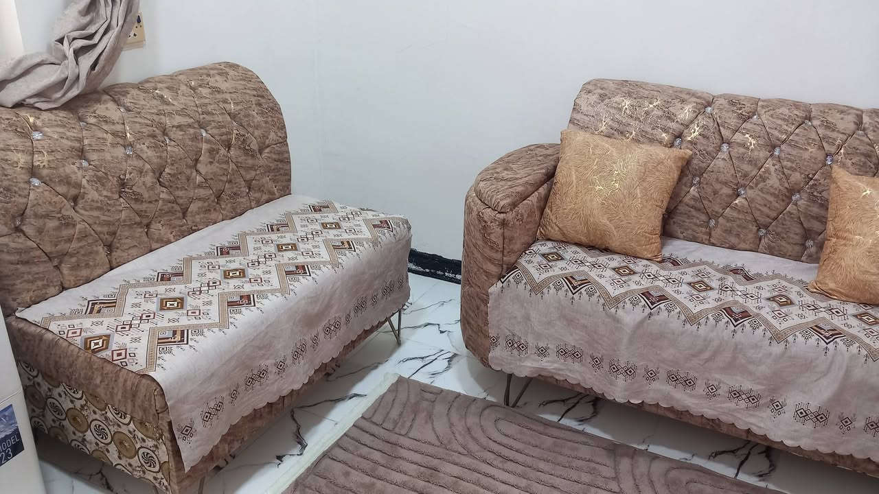 ديوان شبه جديد للبيع ✨
📏 الطول: ٧ متر

نظيف جداً وحالته ممتازة، مناسب للضيوف والمجالس.

للمهتمين والاستفسار يرجى الاتصال ‎*********** عنوان كركوك
