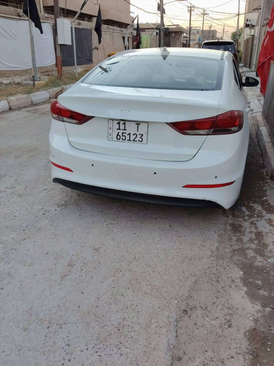 للبيع هيونداي إلنترا 2017 وارد أمريكي
رقم بغداد 
لون أبيض
فئة SE
محرك 2000cc / 4سلندر  
قير أوتوماتيك
: الممشى: 108,442 ميل (حوالي 174,500 كم).
تشغيل بصمة ودخول بصمة
كشنات تدفئة
شاشة وكالة
تحكم ستيرن 
مثبت سرعة
كاميرا خلفية
مرايات كهرباء
مانع انزلاق وأنظمة ثبات
جنوط ألمنيوم

مصبوغة عام للجمالية
🚗 حادثها السابق بأمريكا ضربة أمامية من جهة السائق، والتفاصيل موجودة برقم الشاصي للفحص.
 المحرك والكير مجفّتات وشغلهن طبيعي جدا 
وسونرها موجود 
داخلية مرتبة ونظيفة حسب عمر السيارة
سيارة   استخدام شخصي وما بيها مشاكل ميكانيكية ابدا

السيارة حاضرة للفحص، والشراي  يتفضل.    هذا رقمي 
 *********** العنوان بغداد الزعفرانية

السعر 112 ورقة، قابل للتفاوض ، والشراي يتدلل  ما نختلف وياه إن شاء الله. 🤍
