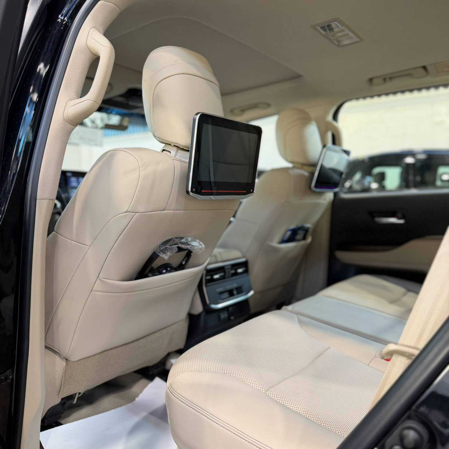 🚙🔥 تويوتا لاندكروزر 2024 GXR Black – وكالة SAS 🔥

هيبة اللاندكروزر بلمسة بلاك مميزة وفخامة تخطف الأنظار 👑🖤

✅ موديل 2024
✅ فئة GXR Black
✅ محرك 4000
✅ وكالة SAS
✅ ماشية فقط 25,000 كم
✅ مغلفة PPF
✅ حالة ممتازة وجاهزة للتسليم

✨ قوة، اعتمادية، وفخامة تويوتا المعروفة في سيارة واحدة.

📍 متوفرة لدى شركة علي الشيباني لتجارة السيارات
بغداد – الكاظمية – جكوك قرب مرور الكاظمية

📞 للاستفسار والحجز:
***********-***********

🔥 عداد قليل + تغليف PPF + فئة مميزة… فرصة تستحق المشاهدة!

