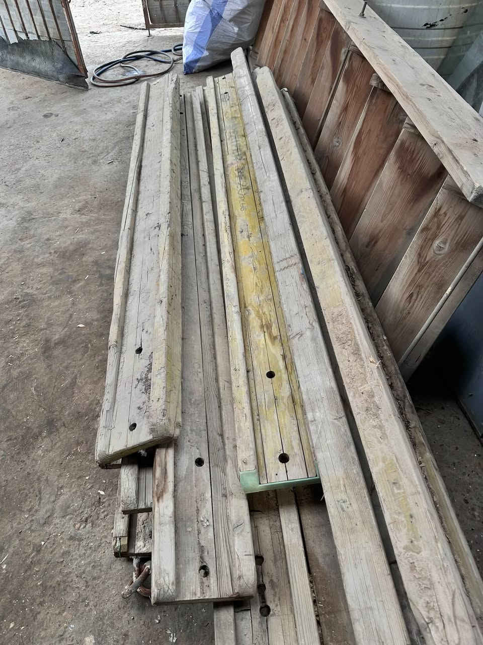 مساء الخير سكلات عدد 11قفص للبيع نوعية تركي وزن ثقيل
دراب للبيع ايضاً عدد 40دراب  
مكان بغداد 
استفسار ***********
