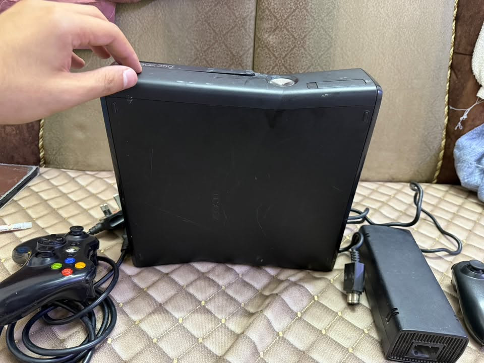 اكس بوكس 360 كامل ويا 3يدات سعره 85  

بغداد البلديات الرقم***********
