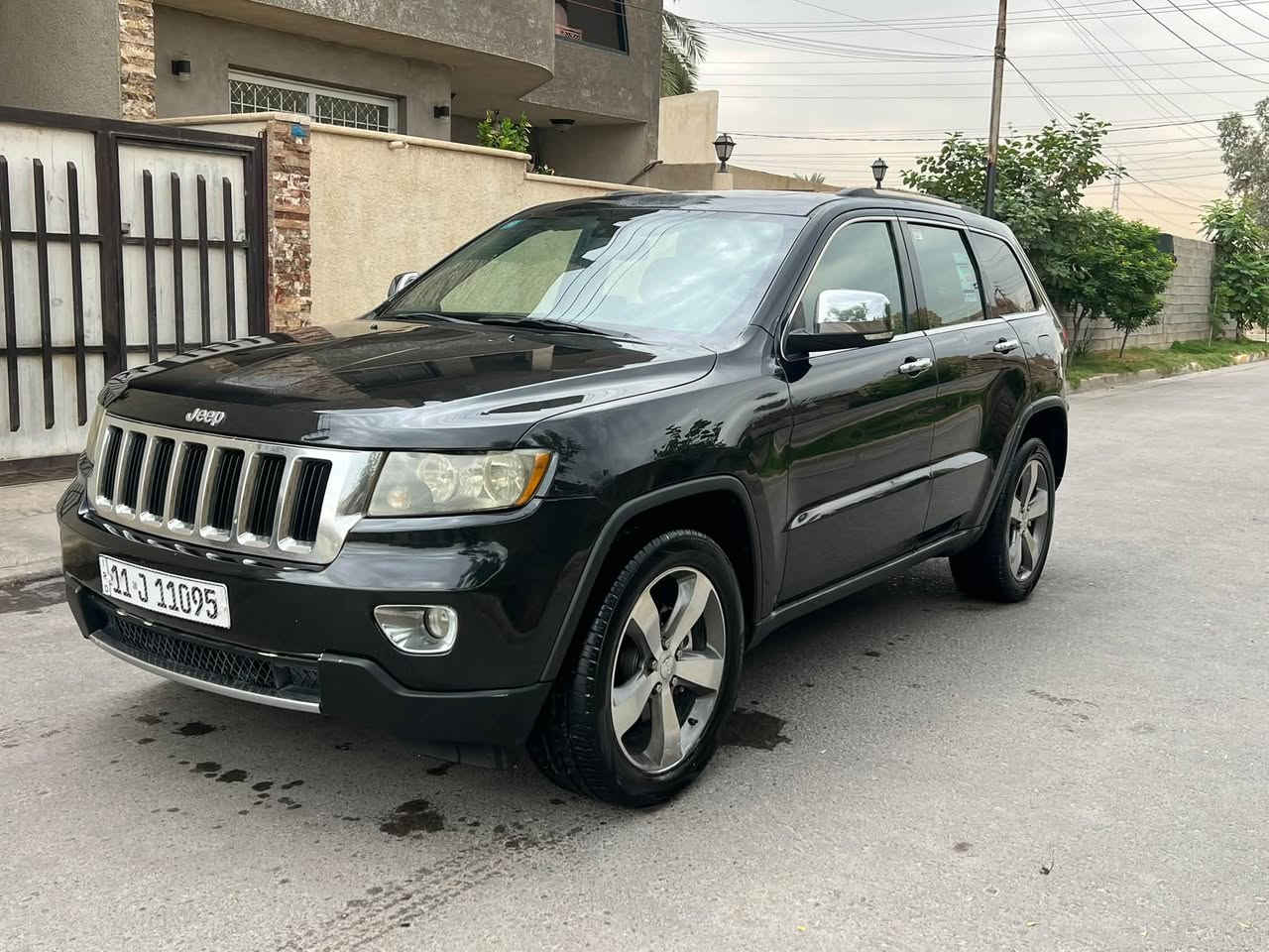 سلام عليكم
جيب امريكي فول مواصفات 1/ 1بدون حادث 
بيه صبغ ٣ قطع ولباقي مكفول ارباك شواصي مكفول
محرك 6سلندر 3600 صدر جديد تخم تاير 
رقم بغداد دولي بسمي سعر ١٢٥مكان سياره بغداد
 ‭***********‬
