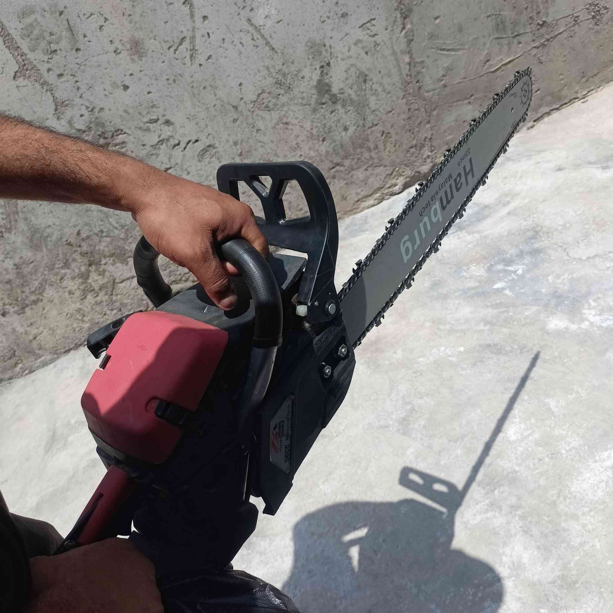 سلام عليكم يتوفر ماطور قص اشجار مستعمل قليل و كامل ملحقاته ***********
