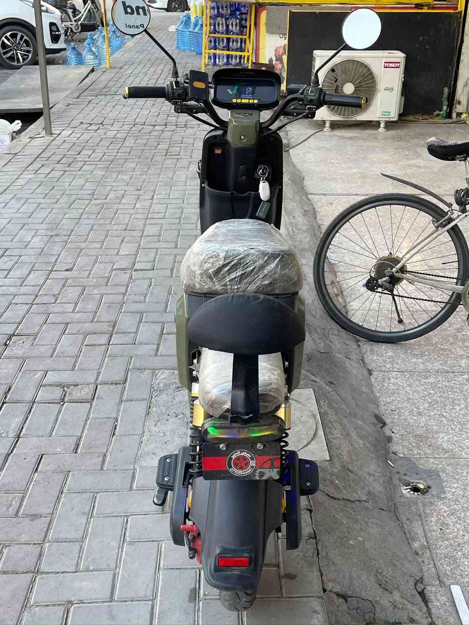 دراجه R9 للبيع الدراجه نضيفه شوفت عينكم ما ناقصها شي معروفه موصفاتها 

بريكات امامي خلفي اشاير ولايت لد عالي ناصي بيها بلوتوث ونظام بگ وتنبيه سرقه وبيها بصمه وسويجين وكارتين وبيها اربع سرع وتحتوي خمس بطاريات تمشيك 40كيلو حقيقي

ورايدها ب450 وبيها مجال للشراي مكاني بغداد العامريه وهذا رقمي
***********
