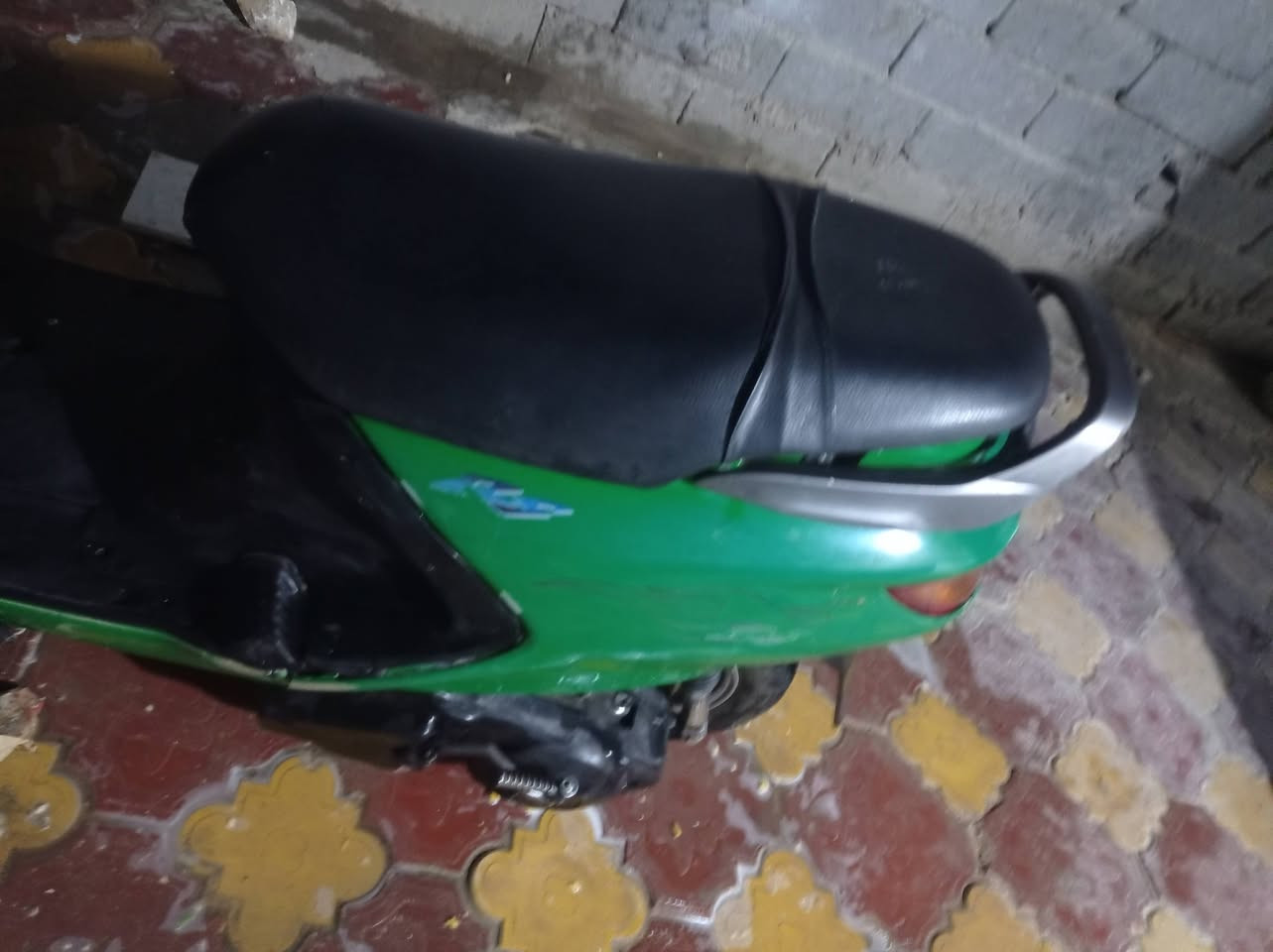 اسلام عليكم شباب دراجه للبيع كلهه جديده وبلاديه  مابيهه برغي تجاري دراجه هندر واحد نعومه المكينه عوزهه بس شغله وحده الصالنصه  طاكه بدلناهه لليريد يشتري  و اليريد يغيرهه لو ينضفهه  بيع مستعجل من الاخير لحد يطب ويجادلني السعر 250قفل ومكاني نجف وهاذه رقمي ***********
