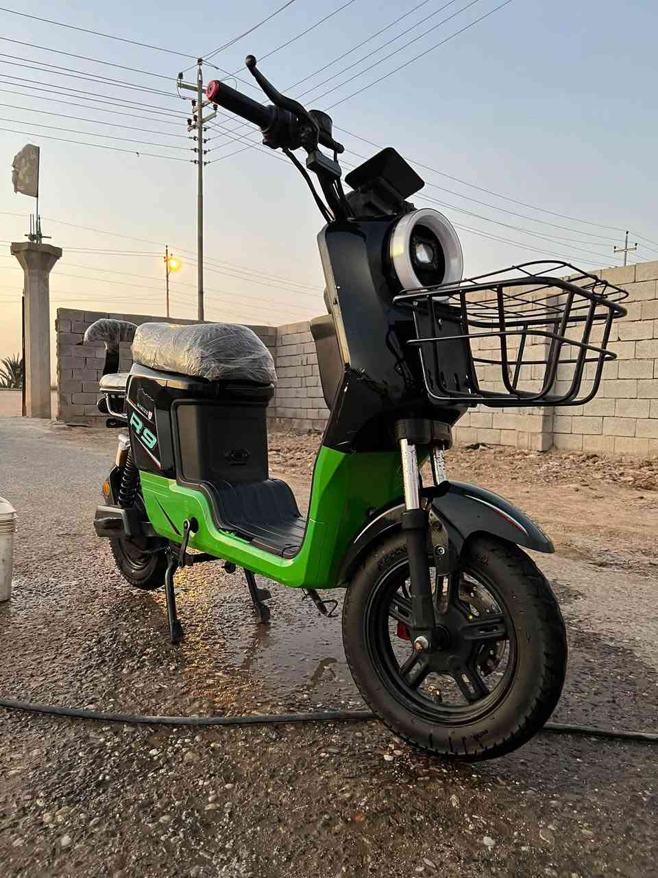 سلام عليكم دراجه شحن البيع  أر 9 دراجه نضيفه مديل 2025 /***********
