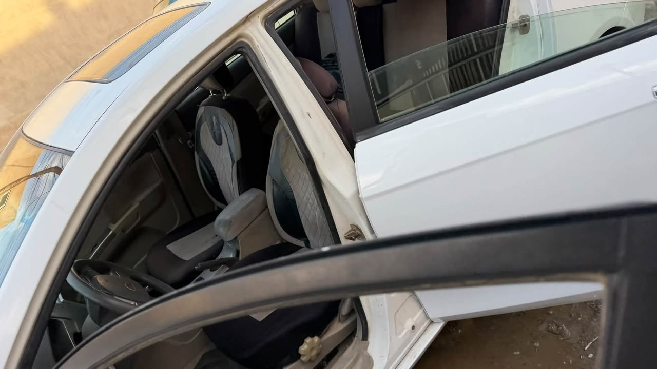 امكراند c7  موديل 2013 السيارة نظيفة وكير جديد مال كصة مبدلة وتبريدها ممتاز
السيارة باسمي وهزة جديدة
السعر 62 وبيها مجال بسيط

للتواصل 
***********
