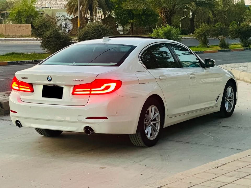 السلام عليكم BMW 520 2020 خليجي وكالة العروش
ماشية 124 كيلو حقيقي سيرفس وكالة زيت بيها وكالة جميع ملحقاتها وياها بيها تخم تاير toyo اصلي 
مكينة 4 سلندر 2000 توربو قوية و اقتصادية جدا مكفولة من فتح و تبديل 
فتحة سقف 5 بردات كشنات جلد ابيض صاج بيانو بلاك (اسود) انارة محيطية رادر تحذير تصادم اوتو بارك حساسات بعد هواي اكو مواصفات المعروفة ب 520 
السيارة مكفولة كفالة عامة عدا كصة بنيد صار بيها صبغ لان صارت طعجة صغير و ميرجع بارد لان المنيوم باقي كلة كفالة حتى شباك دعامية مامكسور 
السعر 248 وبيها مجال 
السيارة بأسمي  رقم بغداد
العنوان زيونة 
هاتف ***********
