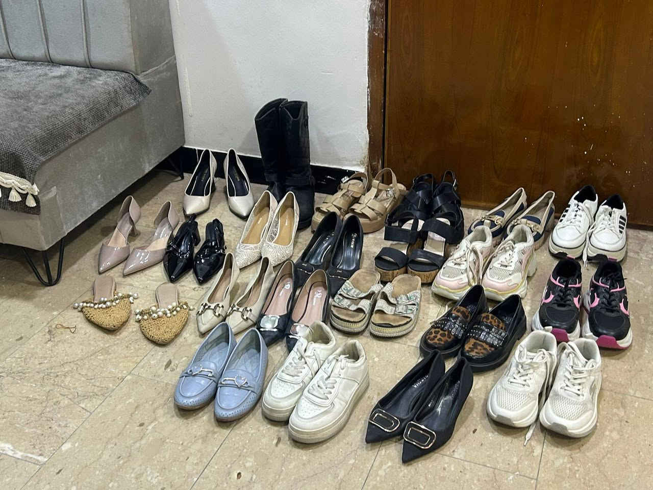 السلام عليكم احذيه للبيع سعر حذاء الكعب ب8 آلاف والي تأخذ كميه آلهة تخفيض
والبوتين والشحاطات ب5 آلاف  يابلااااااش 

رقم***********
