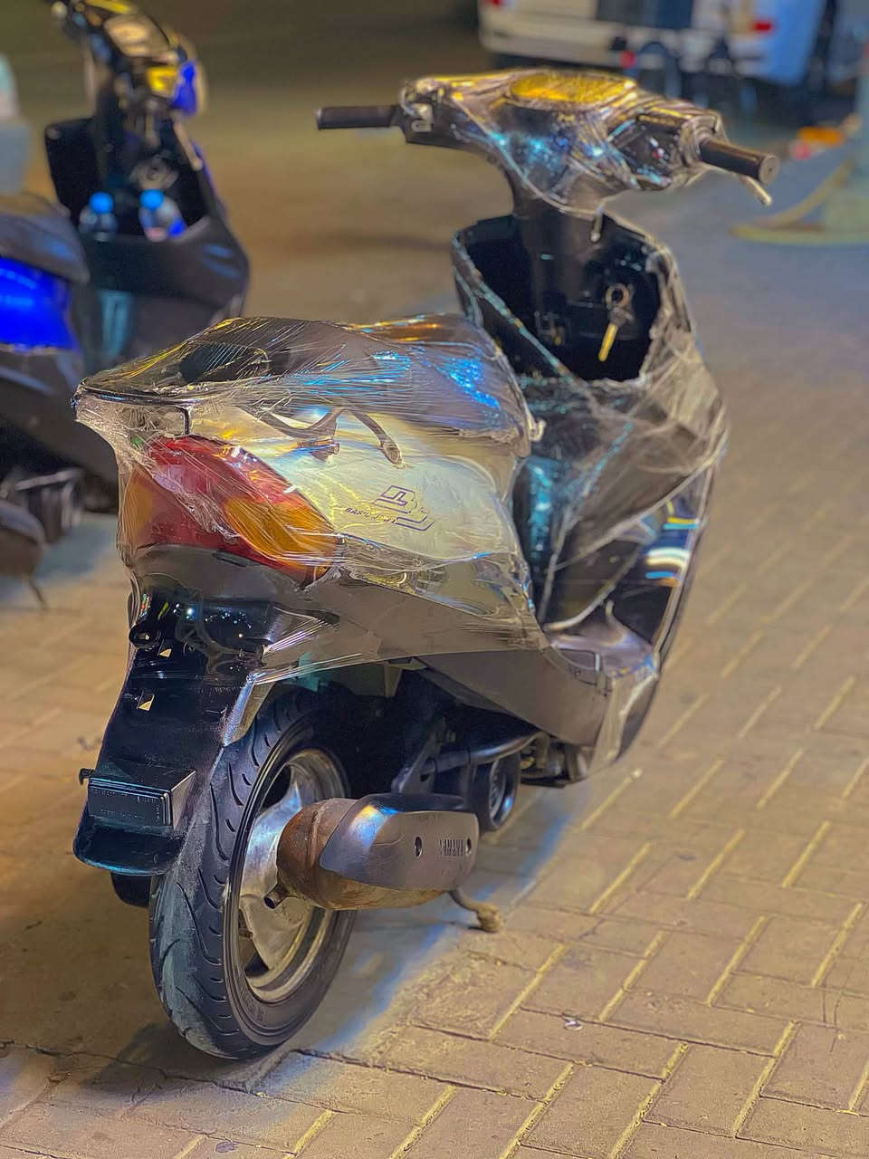 ‏يا الله
دراجة ياماها تسع زروف
‏
‏الدراجة نضيفة كلش، شبه جديدة، استخدام خفيف جداً، مال وكيل وما صارلهة هواي طالعة.
‏المكينة ما مفتوحة نهائياً، الكابريتة بلاد، وكل قطعة بيهة بلاد وعلى وضع الوكالة.
‏
‏الكهربائيات شغالة 100٪:
‏، أشاير، لايتات بدون أي نقص بس السلف ينرادلة باتري.
‏بريك كدام وبريك ورة شغالين مضبوط.
‏
‏التايرات جدد، والدراجة تمشي ناعم وصوتها مرتب، ما تحتاج أي صرف.
‏
‏السعر 275 نهايتهة، ماكو مجال نهائياً.
‏اللي يعجبه الوصف والسعر يتصل، وأهلاً وسهلاً بيه بأي وقت.
‏
‏📍 البصرة – الجزائر
‏📞 ***********
