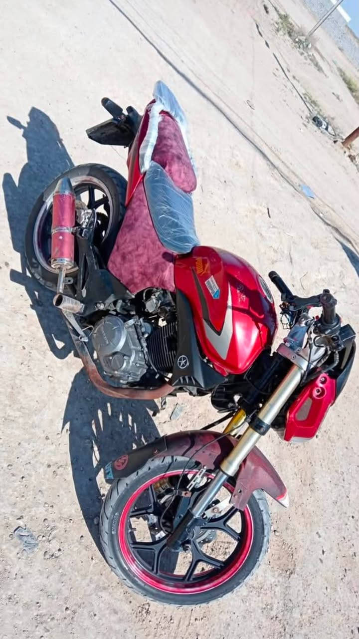 دراجه. دايوان بطح دراجه نضيفه وكاعده منفيس ورقه شراء
كامل اي نقص مابي عالي ناصي اشاير سكن صطاب بريك هورن شرط كل الكهربائيات شغالات
5 نمر تنميرات بطح 
نضامين قياده
تاير جديد شديته 120/80  عريض دسكات جدد دهن جديد
بريك امامي خلفي شرط بل مكان  گزوز رياضي صوته حيل حلو
دشبول رون وعداد سرعه وگيج بانزين الكتروني مثل ماموضح بل فديو
محرك بي تبخير بصيط من يحمه يگطع
  محرك 200cc

سعره 350 بي مجال بسيط 
شراي اتصل ودلل 

*********** واتساب فقط
*********** اتصال

