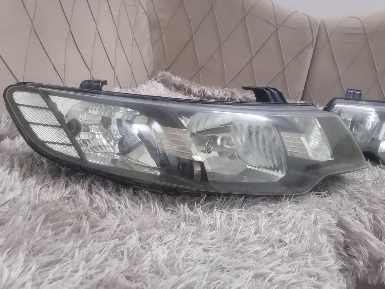 زوج لايت كيا سيراتو مال موديل ٢٠٠٨ لحد ٢٠١٢ يرهم لايتات اصليات بس جامات مبدل نضيفات  *********** يوجد توصيل
