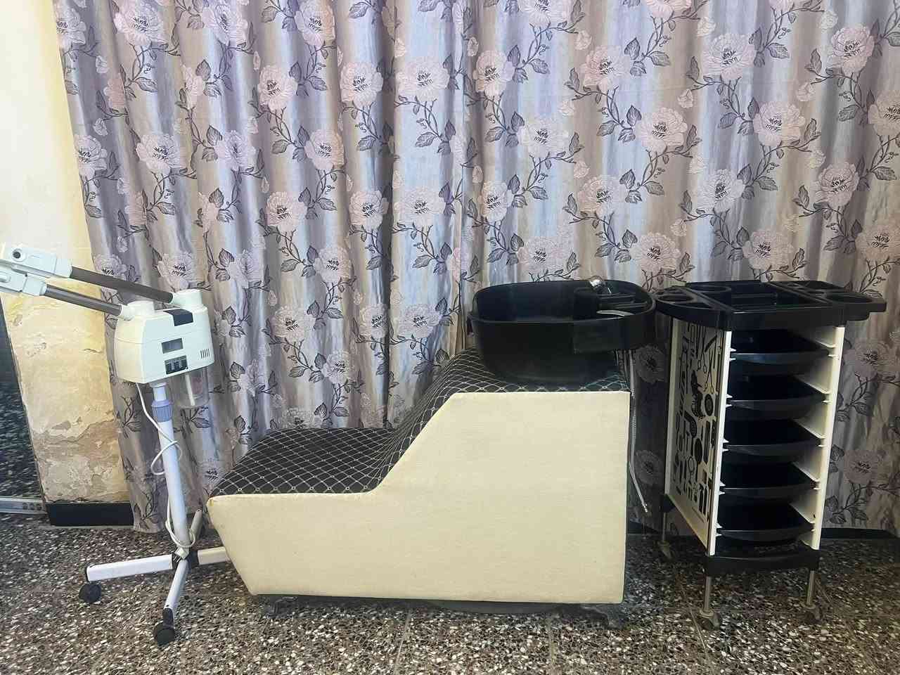سلام عليكم عندي هذن القطع للبيع مستخدمات شي بسيط عرظهن 150وبيهن مجال للستفسار اتصل عل رقم ***********

