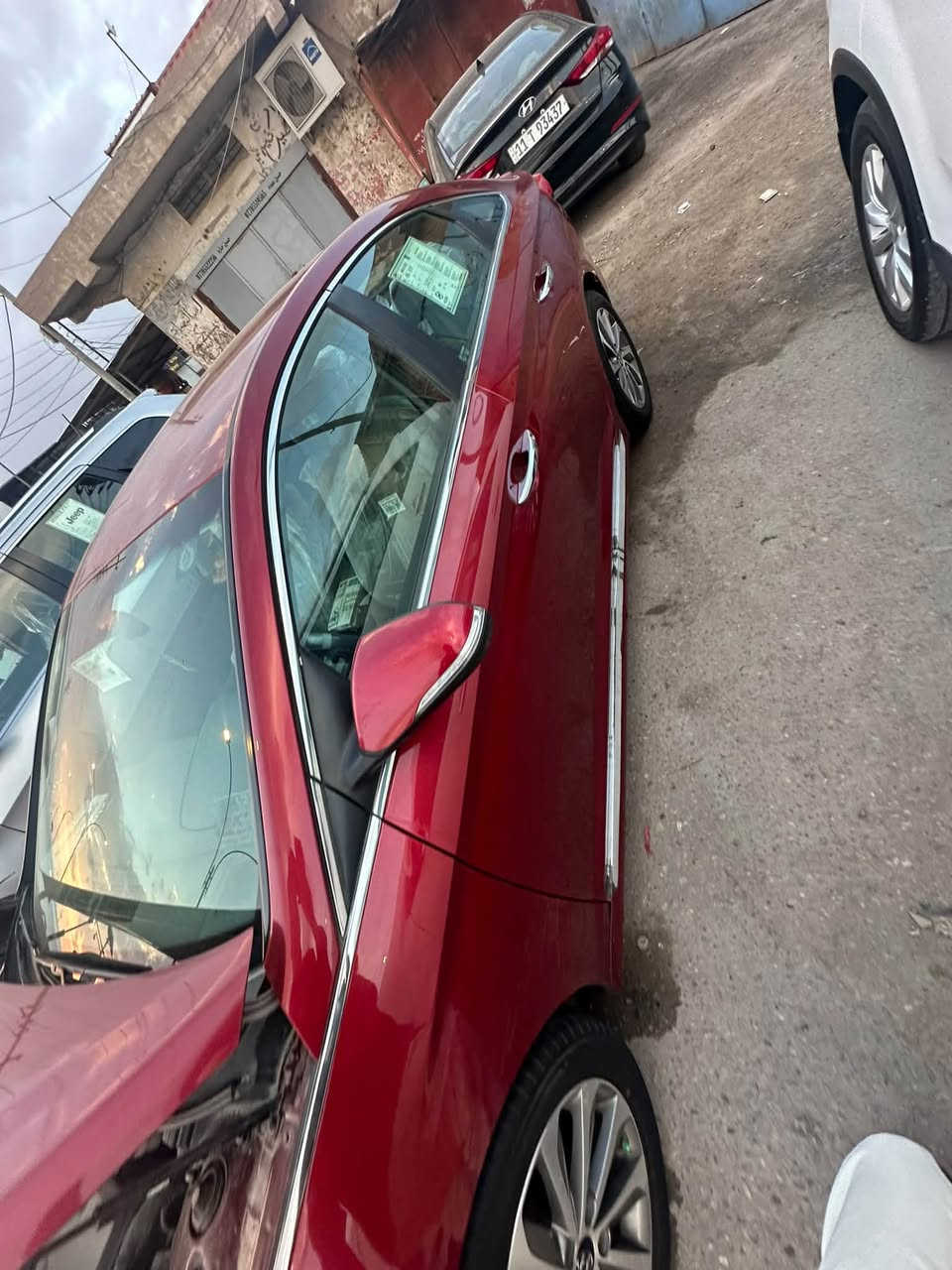 تحيه طيبه
هيونداي سوناتا 2016 فئه السبورت 
فول فول مواصفات عدا الفتحه 
تحكمات ستيرن رادار بالمري كشنات تدفئه 
جنطه تفتح من تقرب البصمه يمها ذكيه 
قطعتين تبريد مو قطعه وحده لان سبورت 
محرك2400 
السياره بيها قطعتين جاملغ خلفي وباب خلفي مبدل 
بجم السياره كبس تدفئه تبريد كله شغال تخم تاير جديد هسه شاده 
ممشى السياره 114ميل 
مكان السياره ميسان العماره 
للاستفسار***********

