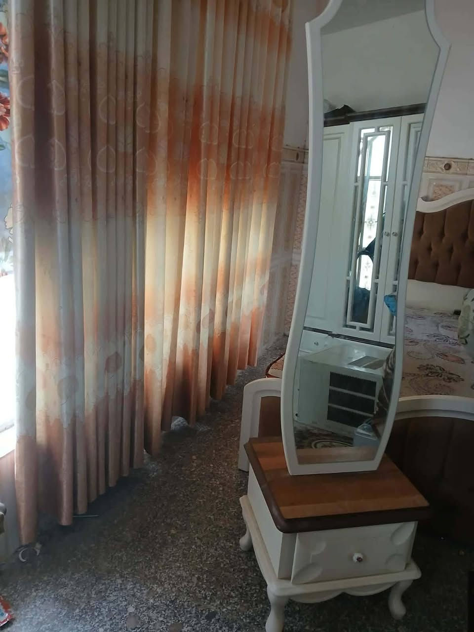 السلام عليكم ورحمة الله وبركاته 🖐️ غرفة نوم للبيع تركي جديده استعمال قليل كلش نضيفه للاستفسار خاص 📩✨ او اتصال على هذا الرقم 🤙✨***********
