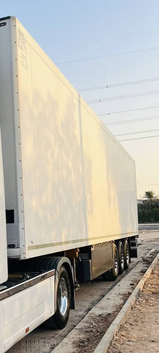 السلام عليكم براد شمتز 
للبيع فصخ وربط سليمانية
سمك 5 جهاز 200غايش عريض 
صندوق عبار تانكي ماء مطبخ ثلاجه 
ويل كروم الماني تخم تاير موديل 2006
شاصي كامل
***********
مكان واسط العزيزية
