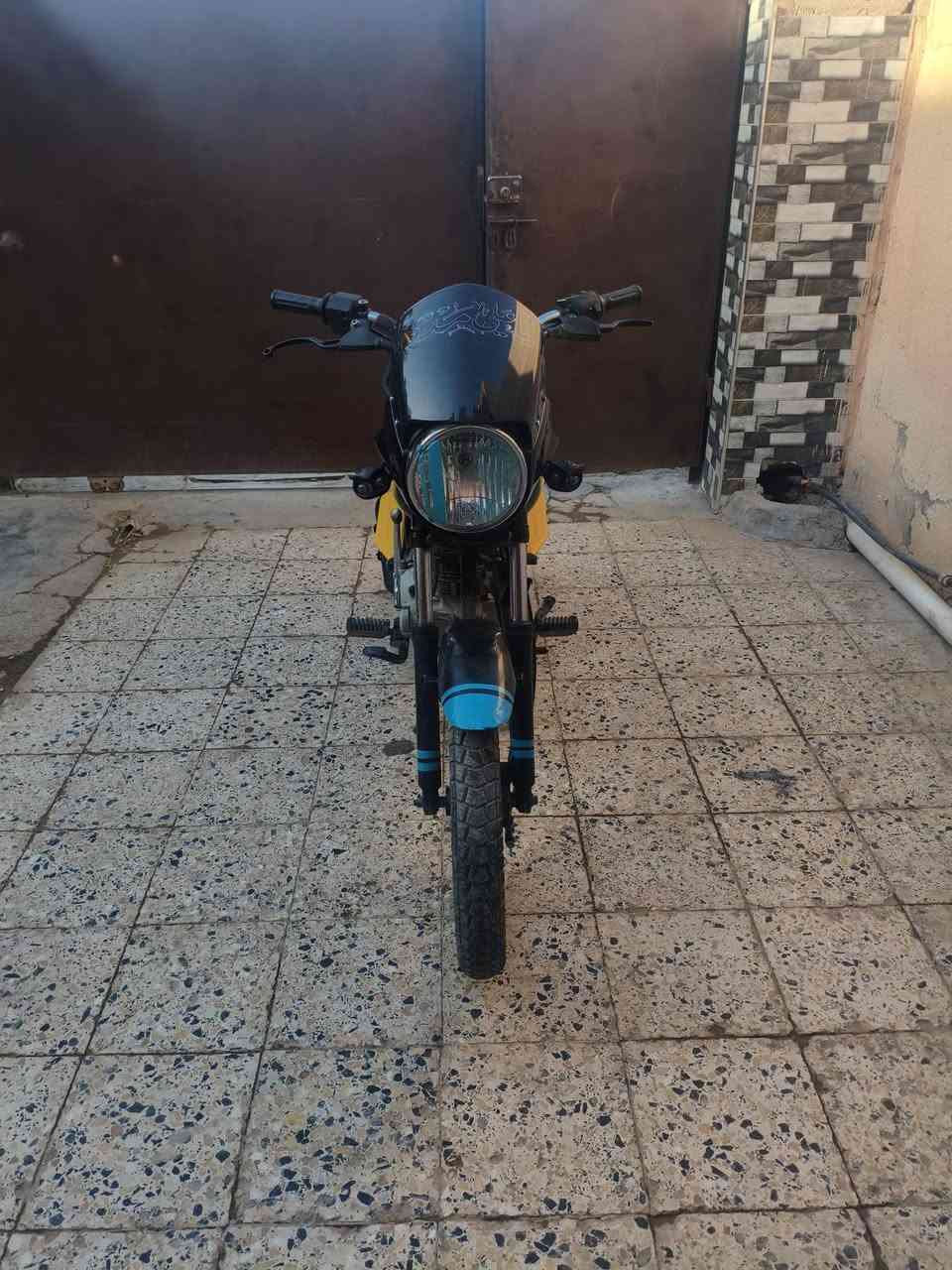 سلام عليكم بوكسر مديل 23 اوراق اصولي شرط لترقيم كهربايات كامله مكينه شلعه ومعدل دراجه نضيفه سعره 1300 وبيه مجال مكان بعقوبه حي المعلمين *********** وبي واتساب
