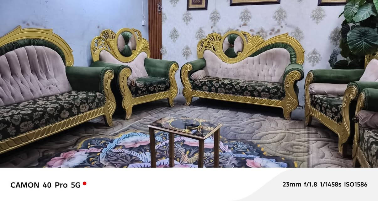 تخم ملكي • ١٥ مقعد • نظيف