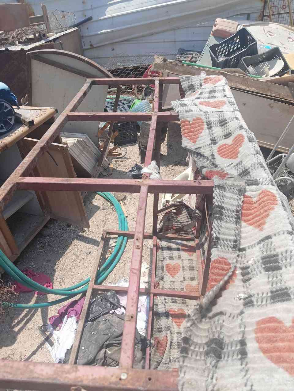 السلام عليكم محجر للبيع قوي ونظيف ما ابي اي خياس العنوان بصره جزيره الشراي يخابرني ويتدلل ***********
