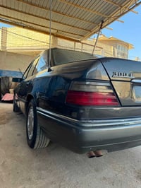 مارسيدس دب • ١٩٩٠ • رقم بابل دولي
