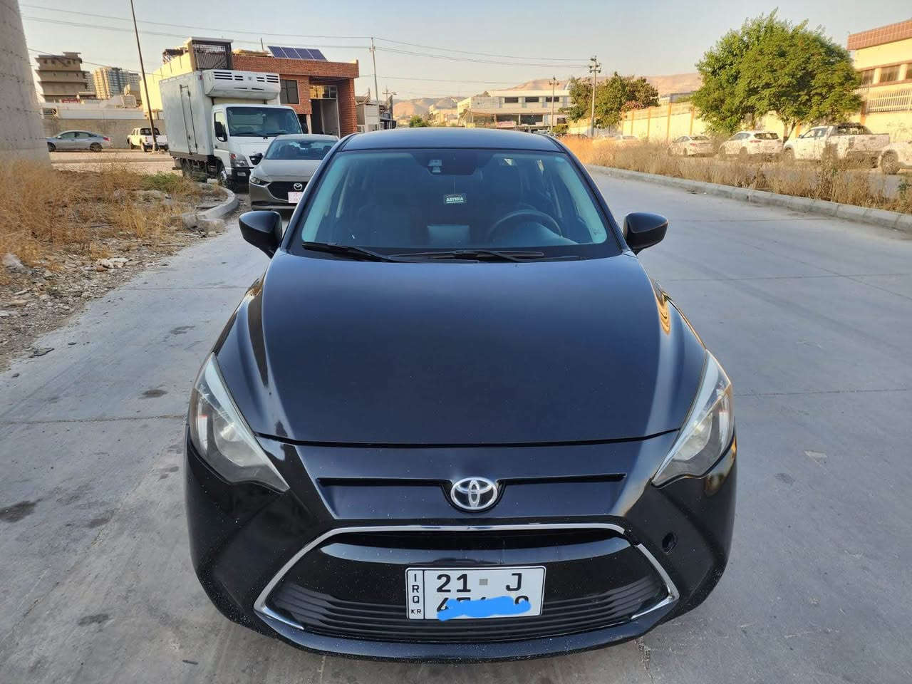 تويوتا Yaris iA موديل 2017 وارد أمريكي 🇺🇸

* محرك 1500 سي سي (1.5L) 4 سلندر

* قير أوتوماتيك 6 سرعات

* دفع أمامي (FWD)

* شاشة وسطية 7 إنج

* كاميرا خلفية

* بلوتوث + USB + AUX

* تحكم بالدركسون

* مثبت سرعة

* تشغيل Sport Mode

* جنوط ألمنيوم قياس 16 إنج

* زجاج ومرايا كهربائية

* تكييف ممتاز

* تشغيل بالبصمة (حسب الفئة)

* نظام مانع الانزلاق (Traction Control)

* نظام الثبات الإلكتروني (ESC)

* ABS + EBD + BA

* وسائد هوائية متعددة

* نظام التحذير قبل الاصطدام بسرعات منخفضة (حسب الفئة الأمريكية)

* استهلاك وقود اقتصادي جداً

* محرك واعتمادية عالية، السيارة مبنية على منصة مازدا 2 مع محرك 1.5 بقوة حوالي 106 حصان وقير أوتوماتيك 6 سرعات.

* صبغ نصف قبق صندوق  ونصف الدوسه ⚠️

* رقم سليمانيه سنويه وهزه جديده  بأسمي

* داخل مخمل اسود

* مكينه وكير كفاله

* المكان : بغداد 

* للتواصل : ***********

السعر : 90$ وبيها مجال بسيط . بغداد, العراق
