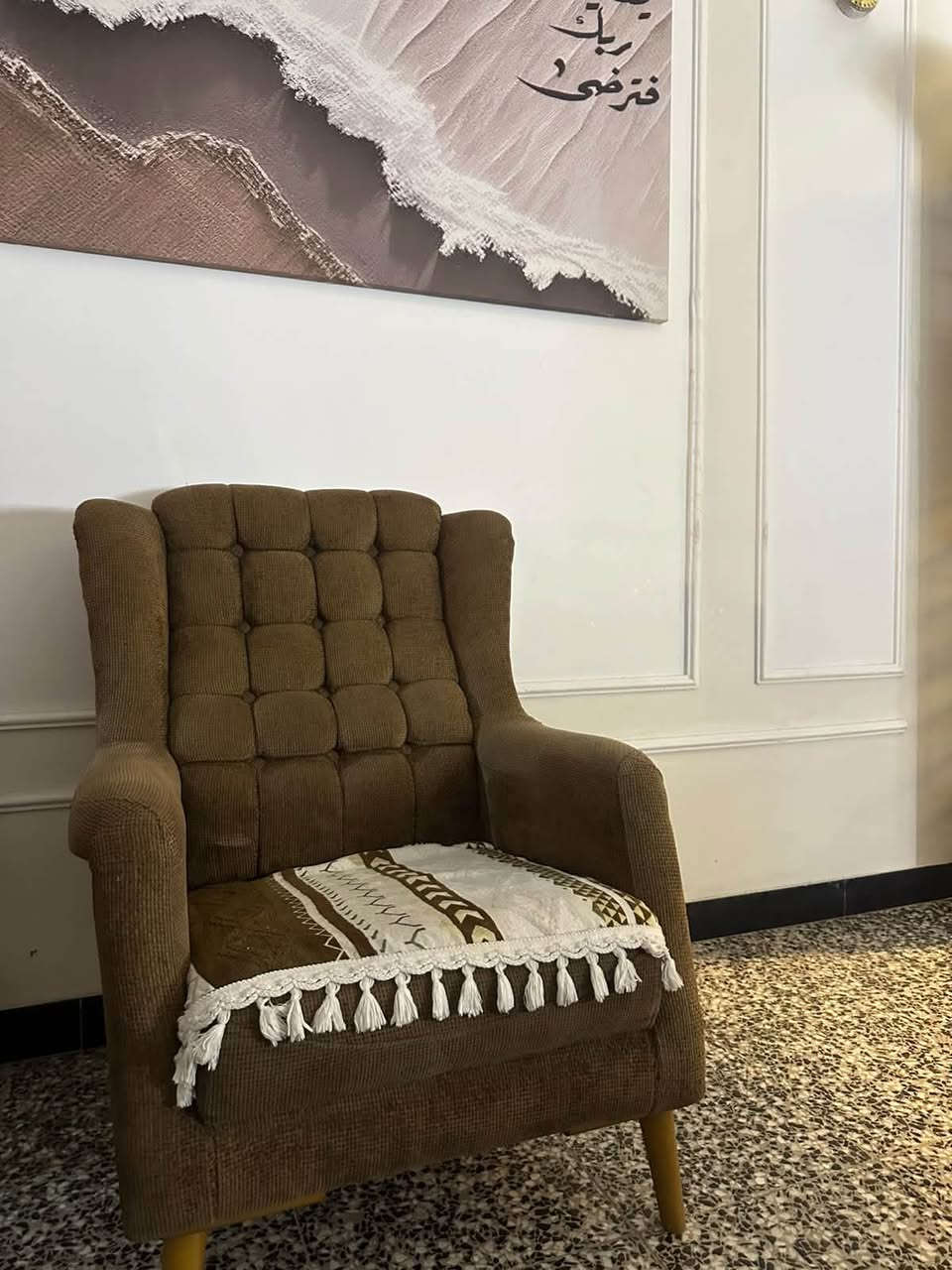 ٧ مقاعد مع ٦ كوشات
شرط طك كارتون بل چيس 
كفاله عامه ايطالي المنشا 
رجل صاج كلش نضيف 
بل عافيه ع ياخذه 
واذا اكو مراوس 
اريد ديوان سطحي 
السعر ٥٠٠ الف مكاني 
بغداد مدينه الصدر 
قطاع ٦٧
رقم هاتف ***********
