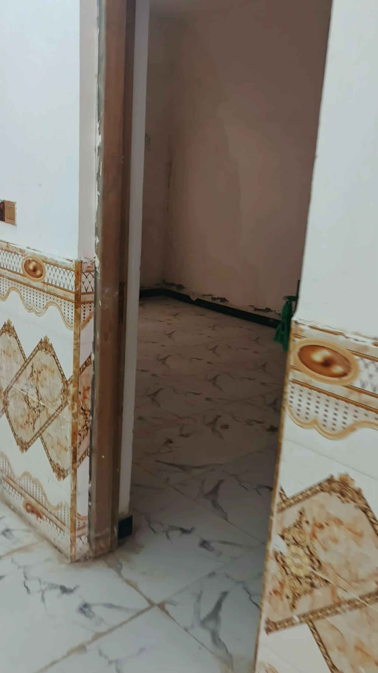 بيت للإيجار العنوان: ميسان . حي العسكري خلف مدرسة الحشد / دوانم لازم الزراعي   المساحة : 150متر متكون من : استقبال صحيات حمام وغرف عدد ٢ومنور وساحة صغيرة ومطبخ وصاله سعر الايجار :  225 الف ***********
