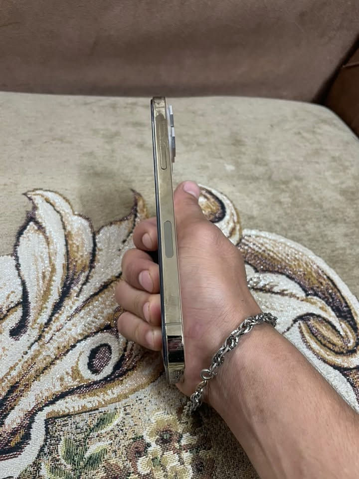 السلام عليكم اخوان ايفون ١٣ ابرو ماكس جهاز جديد كلش مبدل فقط شاشه اصليه مال تفصيخ من جهاز ال جهازي جهاز امانت الله نضيف سلاسه بل لمس شحن يكفيك يوم كامل يعني بطاريه زينه امانت الله ذاكره ١٢٨ 
فيس ايدي شغال ✅
كأمراه فول ✅
السعر ٥٥٠ 
مكاني بغداد مدينه الصدر 
رقمي ***********

نص مكتوب في الصور:
- 7:46 LTE حالة البطارية والشحن رسالة مهمة حول البطارية حالة بطاريتك متدنية جدا. يمكن أن يبدل أحد مزودي خدمة Apple المعمدين البطارية لاستعادة الأداء والطاقة القصويين. العثور على خيارات الخدمة... الحد الأقصى للقدرة 75% هذا قياس لققدرة البطارية مقارنة بقدرتها عندما كانت جديدة. قد تتسبب القدرة المنخفضة بتقليل ساعات الاستخدام بين عملية الشحن والأخرى. أقصى قدرة للأداء ستساعد الأنظمة المضمنة في النظام والمكونات في تخفيف آثار الأداء التي قد تلاحظها أثناء التقدم الكيميائي في عمر بطارية iPhone. شحن البطارية المحسن للحد من استنزاف عمر البطارية، يتعلم ال iPhone من عادات الشحن اليومية، بحيث ينتظر ولا يتجاوز 80% حتى يحين موعد حاجتك إلى استخدامه.
- 7:46 LTE القطع والخدمة تجمع Apple سجل تاريخ القطع والخدمة، وهذا السجل يعرض معلومات عن هذا الـ iPhone وحالته وتفاصيل إصلاحه. معرفة المزيد... سجل تاريخ الخدمة البطارية الخدمة الشاشة غير معروف
- LTE 7:46
- حول
- الاسم
- < iPhone
- إصدار iOS
- < 26.5
- اسم الطراز
- iPhone 13 Pro Max
- رقم الطراز
- MLKN3LL/A
- الرقم التسلسلي
- HP69KKP2ML
- انتهت صلاحية التغطية
- سجل تاريخ القطع والخدمة
- الأغاني
- 0
- الفيديوهات
- 113
- الصور
- 770
- التطبيقات
- 7
- السعة
- 128 غ.ب.
- متوفرة
- 92,95 غ.ب.