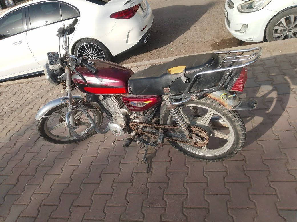 سلام عليكم سيفان 5 كير مكينة ممفتوحة شرط أنقص كهربائيات شلعاة و معدل شرط مكينة خرسة سعر 300/ مكان بغداد شارع فلسطين ***********//
