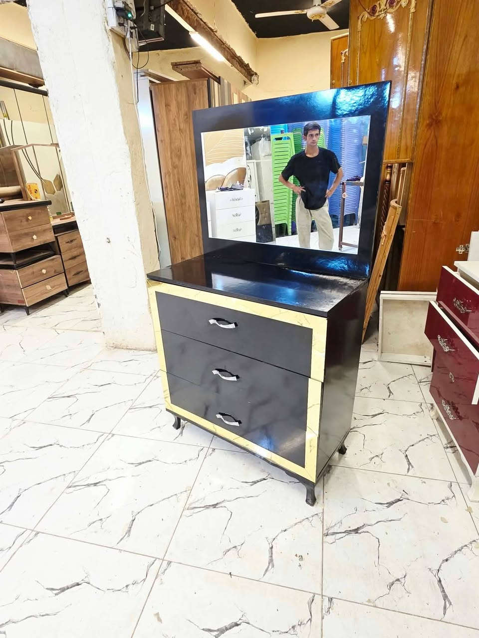 غرفه شبابيه سريرين🛏🛏 منفصل فووول نضافه 375 نقل وشد مجاني بغداد ومحافضات بكروه للحجز ارسل سكرين المنشور ***********
