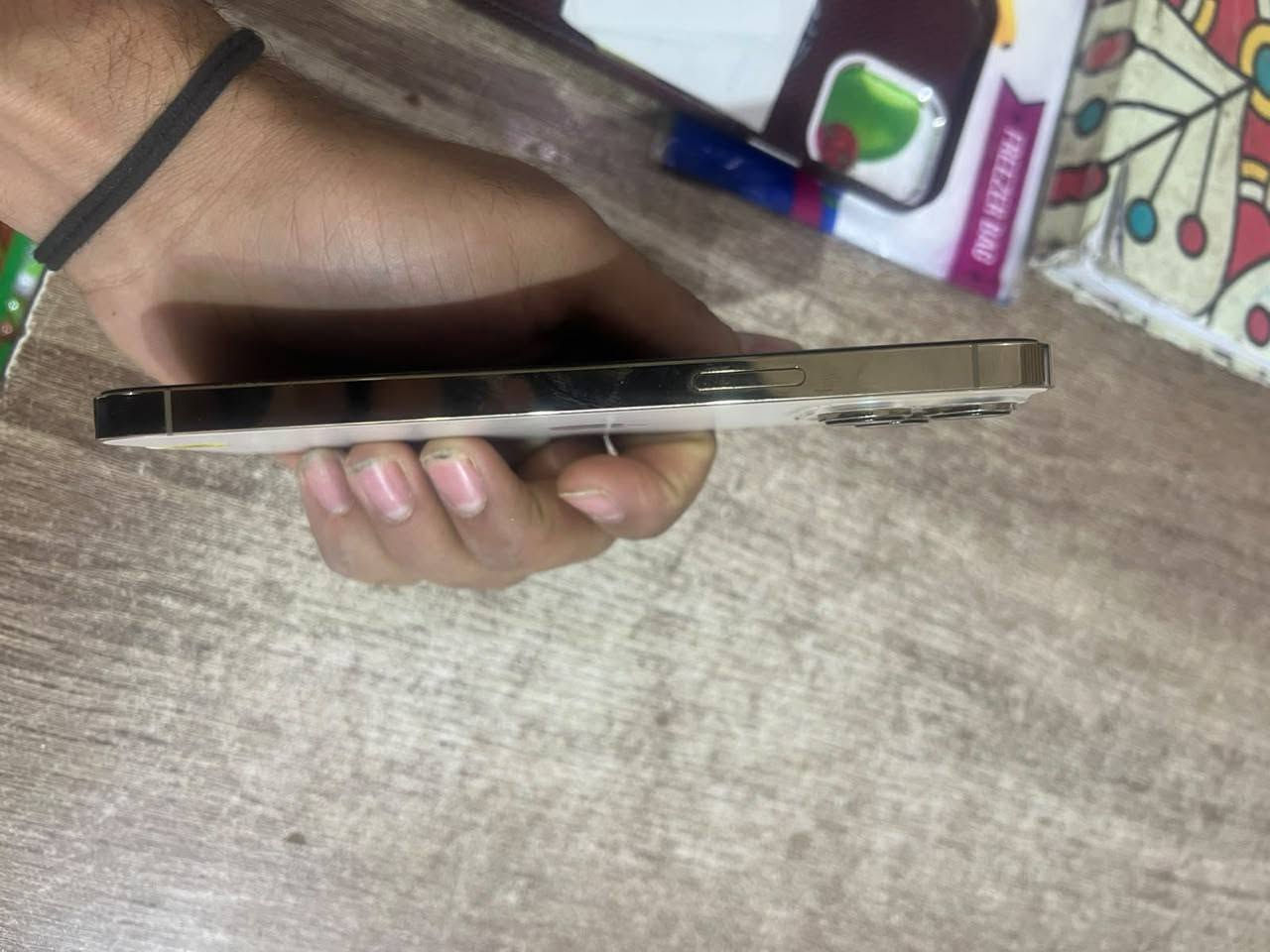 آيفون ١٣ برو ماكس • ٢٥٢ غ.ب • بطارية ٨٥٪