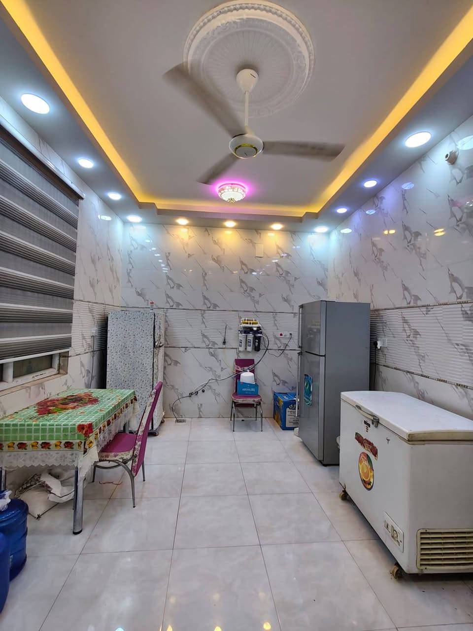 🏡 بيت للبيع – حي الباقر | المربع الذهبي

📍 الموقع: بداية حي الباقر – على ساحة، موقع مميز وقريب من جميع الخدمات.

📐 المساحة: 200 م²
🧱 البناء: كونكريت حديث
📅 سنة البناء: 2025
🏠 طابقان – خارطة حديثة

✨ تفاصيل العقار:

🔹 الطابق الأول:
• غرفتان نوم
• صالة
• استقبال
• مطبخ حار وبارد
• مجمع صحيات
• 3 مناور

🔹 الطابق الثاني:
• صالة كبيرة
• بيتونة
• باقي البناء مخطط وجاهز للإكمال حسب رغبة المشتري

⭐ مميزات العقار:
✔️ بناء حديث 2025
✔️ خارطة عصري
✔️ مطلوب إسكان 50 مليون

📞 للاستفسار والحجز: ***********

🏢 مكتب آل شبر للعقار
إجازة رقم 1317 – غرفة التجارة العراقية
نعمل وفق الأصول القانونية وتعليمات النافذة.
