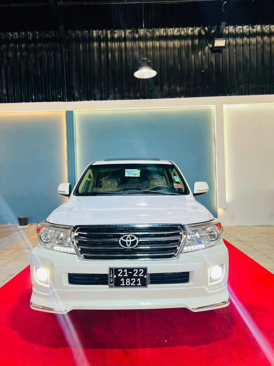 VXR V8 • ٢٠١٠ • أبيض صدفي