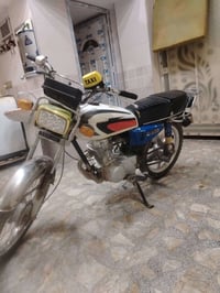 دراجه للبيع محرك مكفول موديل 25اوراق الشراي يتصل   ب380 07736033143
