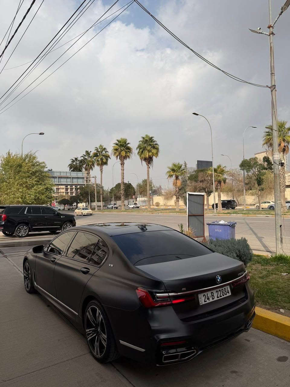 Bmw 740Li 2022 
قەپات مواسەفات ٥ پارچەی هەیە بۆنیت سبوخە و سەفحەی لای سەکنی کلێرە ئێرباگ بەس سوکان و شان سیستەمە بێ ژوورێ سەیارەکە زۆر پاک و خاوێن ماوەتەوە ١٠٠.٠٠٠کم رۆیشتووە ئەوەی مووشتەریە لە واتسئاپ تەلەفۆن کات:
*********** أربيل, العراق
