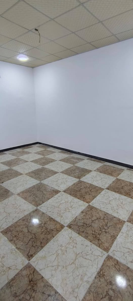 دار للبيع طابو اسهم مساحه 143 بل ثوره قري السوق ركن البيت فارغ جاهز السكن موقع راقي جميع الخدمات ماء كهرباء مجاري غرفتين صاله مطبخ استقبال صحيات مناور طارمه البيت تحفه السعر بلاش 90 وبي مجال والله البيت كلش حلو جاهز السكن كلشي جاهز فقط اغسل البيت ودور غراضك ***********
