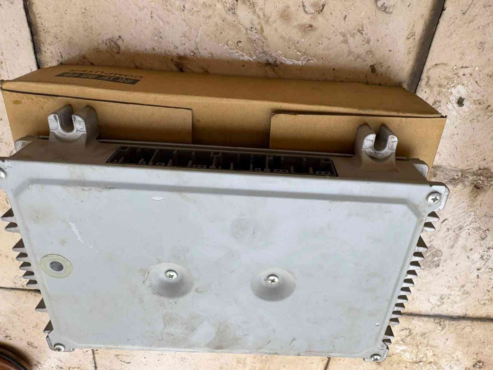 مضخة هيتاشي ZX200 • حفارة هيتاشي 180 • دنموات Z3 بلدي
