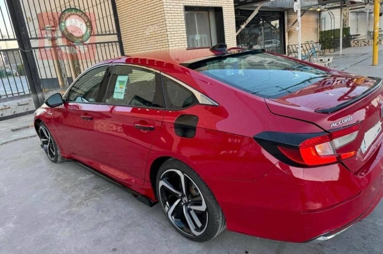 أكورد 2022  محرك, 2.0   4 سلندر  اوتوماتيكيه هايبرد المواصفات, أمريكية ماشيه  111,000 كم  سعر 120ورقه  وبيها مجال لتواصل ول ستفسار هاذ رقم ***********

