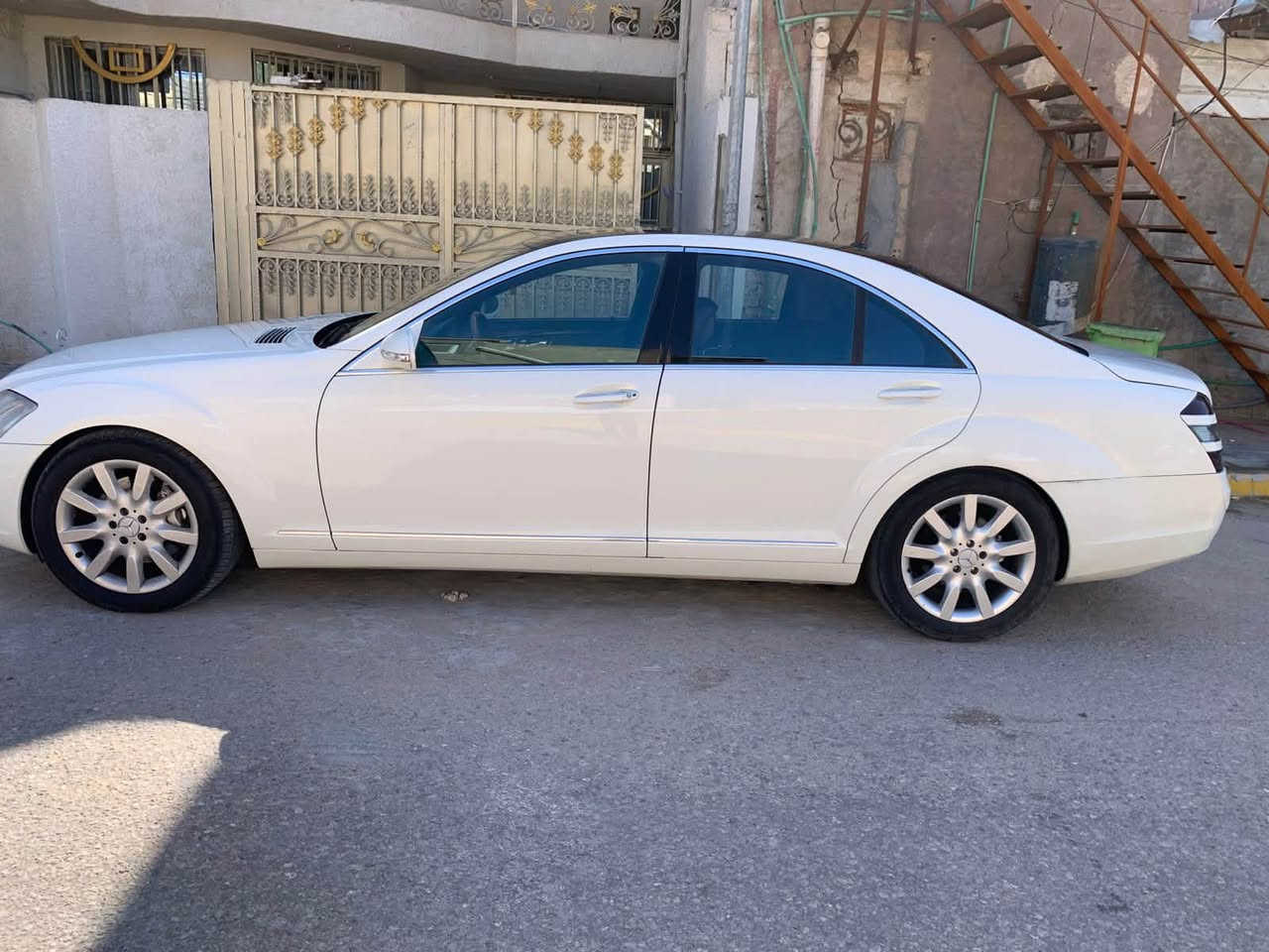 السلام عليكم
مرسيدسS500  2006 w221

رقم بغداد بسمي تحويل ثاني يوم 

صبغ جاملغ خلفي مع دعاميات فط

دخول جديد ترقيم جديد قرار 102 

سنويه جديده لغايه 2031

- لون غرفة اسود+

- مري شفط

- جنطة شفط

-  فتحه سقف

-شاشه + ماوس 

-ستيرن كهرباء + تحكم ستيرن جهتين

- تبريد منفصل + قطعتين تبريد 

-كشنات كهرباء جهتين

-تدفئه  تبريد كشنات 

-خزن ميموري 

-وضعيات قياده E-S-M

-اشاير مري 

-كروس سرعه 

-شاشه + تحكمات

-جام بلورايز بلادي

-بلوتوث بلادي 

-ويل ١٨ اصلي

-كامرة خلفية بلاد

- ثلاجه 

- برده خلفيه بلاد 

وباقي المواصفات معروفة

   بيهه جاملغ خلفي صبغ مع دعاميات فقط .سياره جاهزة 

 السعر 160  وبيها مجال

الشراي يتصل ***********  متوفر واتساب
