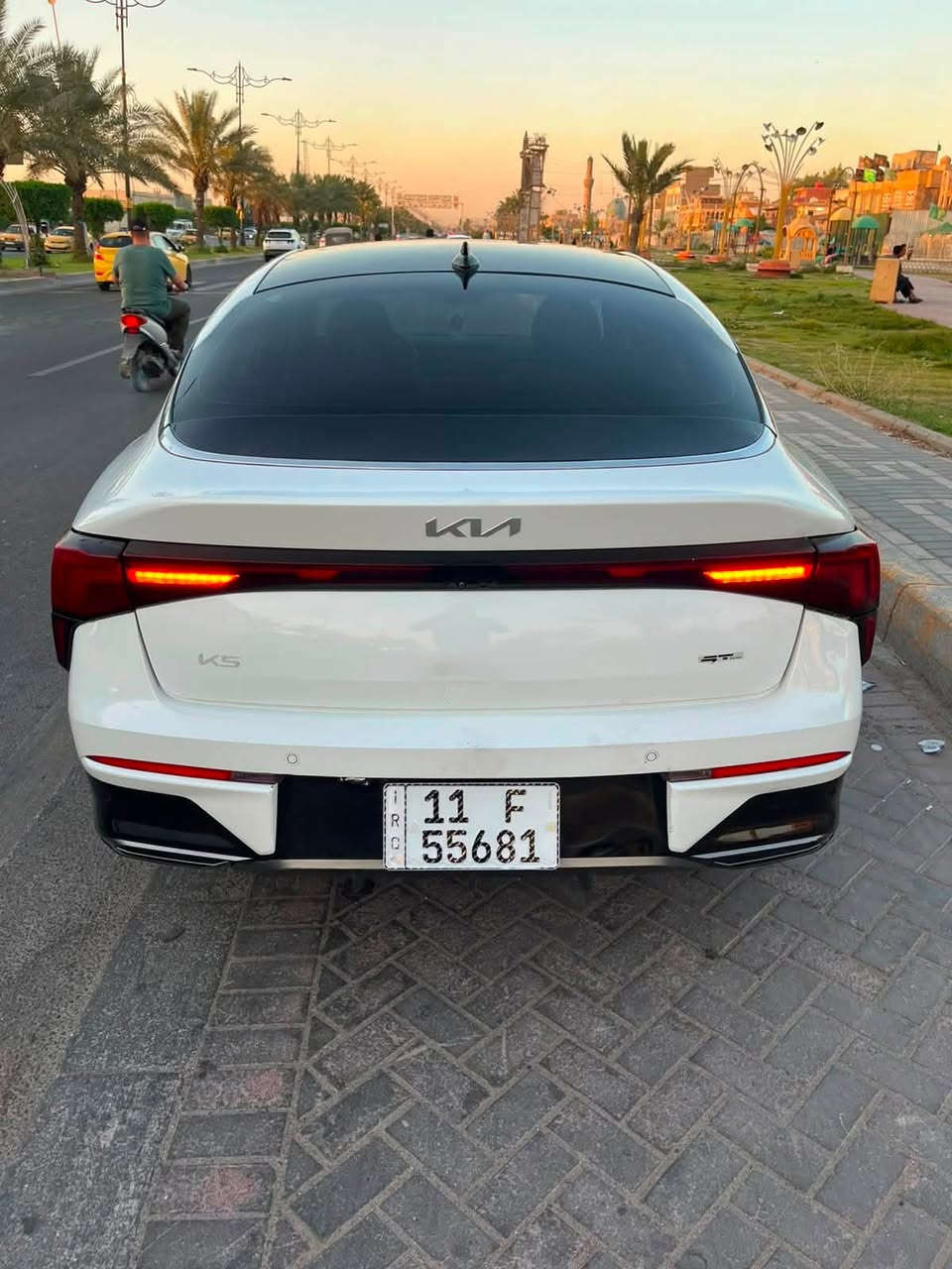 سلام عليكم
للبيع | 2025 KIA K5 GT-Line

المسافة المقطوعة: 15000 ميل

المحرّك: 2500cc

رقم بغداد

المواصفات:

 • فتحة سقف بانوراما

 • تشغيل بصمة

 • رادار أمامي

 • رادار جانبي (نقطة عمياء)

 • تحكمات مقاعد كهربائية

 • شاشة وسطية كبيرة

 • سايد بريك دكمة (Electronic Parking Brake)

 • تدفئة مقاعد

 • نظام تثبيت السرعة

 • حساسات أمامية

 • كاميرا خلفية عالية الدقة

 • دخول ذكي

 • إضاءة خارجية LED

السعر:180 ورقة وبيها مجال 

رقم صاحب السيارة ***********
