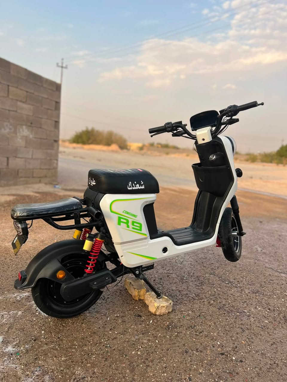 السلام عليكم 
دراجه R9 
للبيع 2025 بطاريات 32 أبير 
مكاني البصره الزبير ، *********** واتساب 
سعر 450 بيها مجال قليل .
