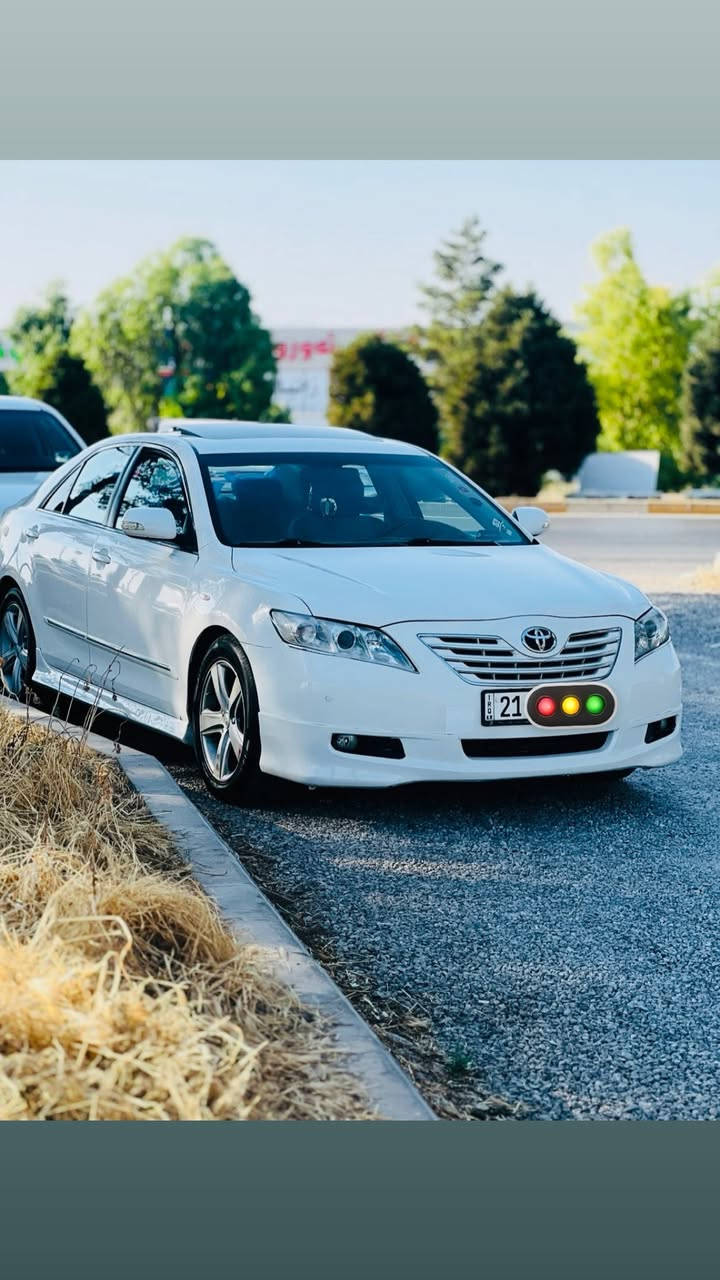 کامیری 2009 بێ بۆیاخ  فول فول مواسەفاتە خلیجیە  سەنەویو هەمو شتێکی تازەیە سەیارەکە ڕوبەڕو لە ڕسمەکە جوانترە بێ جاڵو بێ شوختە بێ سادە  گەنجانەیە   سێ سویچی. بیلادی لەگەل ماوە ***********
