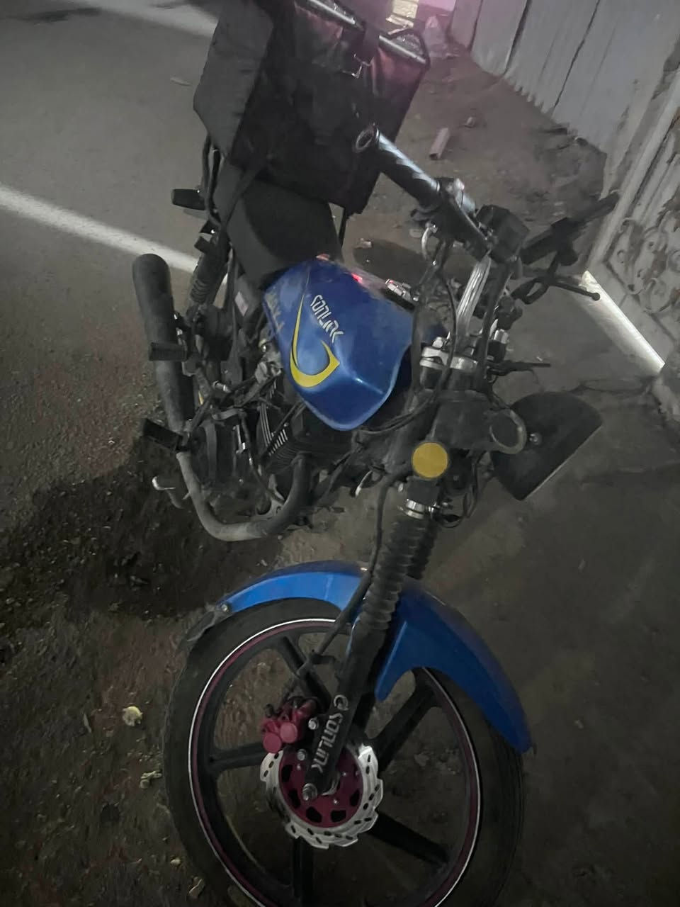 سونك للبيع موديل 24 مامفتوحه بس شكلها تعبان اضمنلك محرك  ***********
سعرها 350 وبيها مجال
