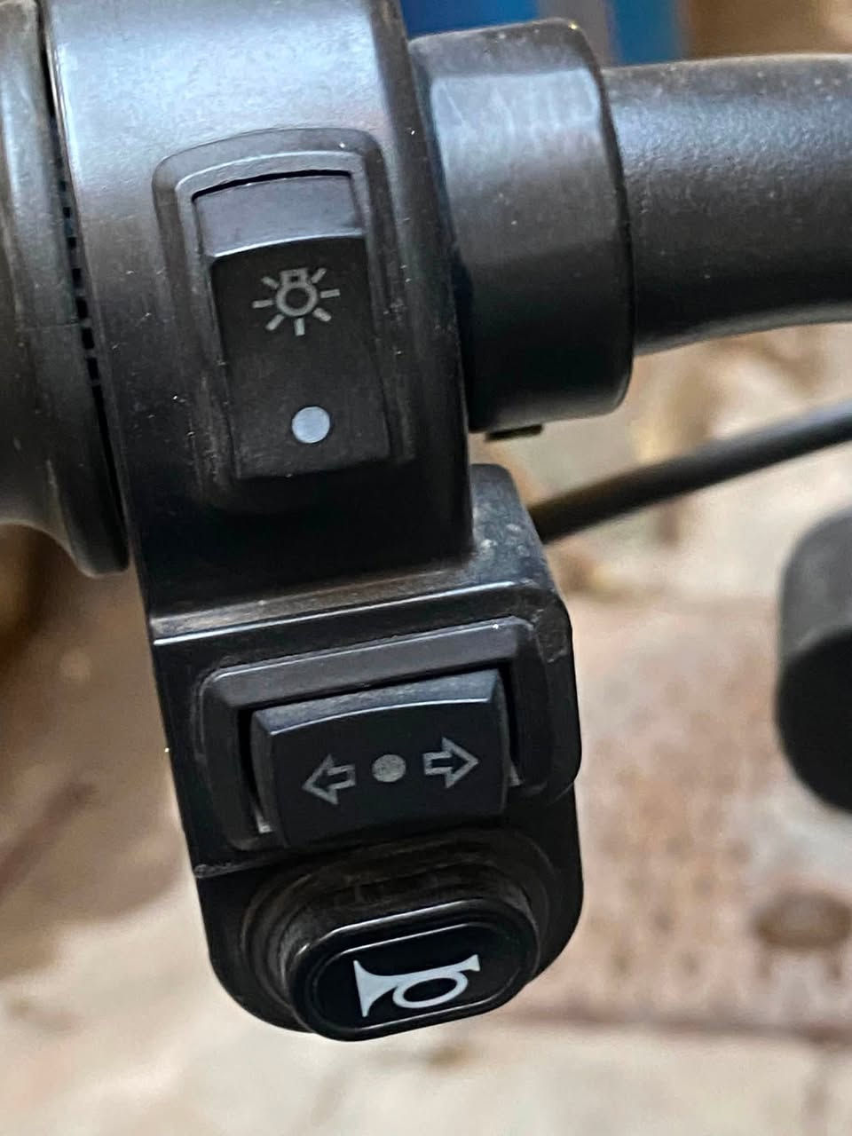 سلام عليكم دراجه شحن E-bike  شركه عالميه للبيع استخدام اقل الشهر والوصل موحود كامل المميزات اشاير لد لايت زينون مقعدين وتحتوي على 4 بطاريات( كبار) وشاشه ديجيتال تحديد اي عطل ممكن يصير وتحتوي على سويجين وبصمتين وتنبيه نظام سرقه ودراجه كامله بحاله الوكاله ‼️ استخدام اقل الشهر السعر375  وبيه مجال الشراي تواصل على الرقم *********** العنوان بغداد كراده
