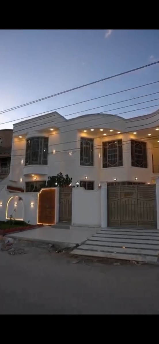 🏡 دار للبيع – موقع مميز جدًا

📍 الموقع: حي الصادق، ملاصق لمدرسة لارسا وعلى الساحة الكبيرة
📐 المساحة: 250 م

🔹 الطابق الأول:
• حديقة
• استقبال
• صالة
• مطبخ
• منور
• حمامات داخلية وخارجية
• غرفة

🔹 الطابق الثاني:
• 3 غرف
• صالة
• حمام
• إحدى الغرف بنظام سويت

📞 للاستفسار والتواصل:
***********
***********
