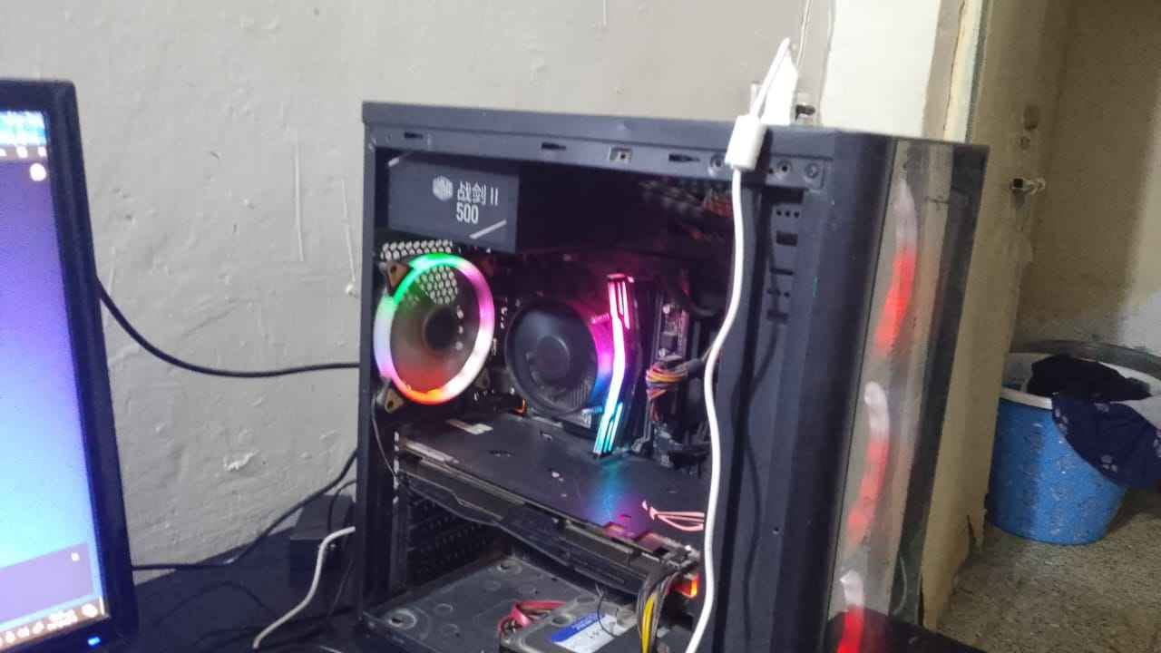 Processor: Intel(R) Core(TM) i5-9400F CPU @ 2.90GHz (2.90 GHz)
​Installed RAM: 8.00 GB (Speed: 2666 MHz)
​Graphics Card: Radeon (TM) RX 480 Graphics (8 GB)
​Storage:
​477 GB SSD SK hynix BC711 HFM512GD3JX013N
​112 GB SSD KINGSTON SA400S37 120GB
وياها ماوس وكيبورد وشاشة سامسونك ٢٤ ٦٠ هرتز 
السعر ٥٠٠ الف وبيها مجالمكةني بغداد الجديدة هاتف *********** بغداد, العراق
