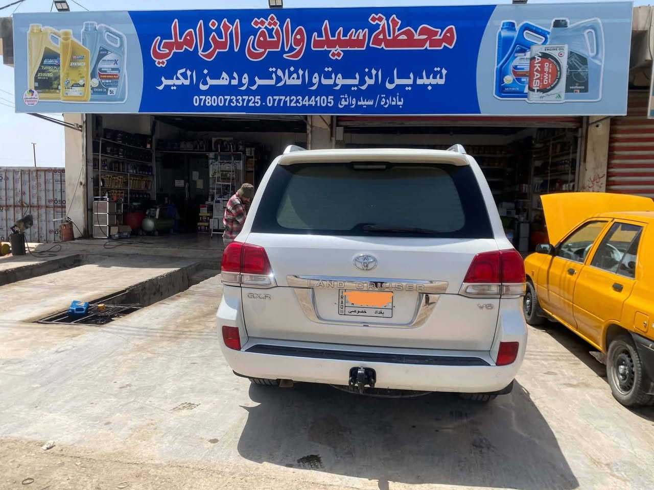 لاندكروز ٢٠١٠
مكفولة كفالة عامة السيارة على شركة كلشي مامبدل بيها
تخم تاير جديد فتحة بالقمارة حساسات امامي وخلفي وثلاجة السيارة ماشي ١٨٠ فقط السيارة على ايدي مامتعوبة مداور ثاني يوم ***********
