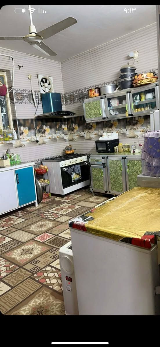 دار للبيع بحي الصدرين مساحه 200طابو زراعي سند 25
التفاصيل الكامله 
غرفتين نوم وصاله وهول ومطبخ وحمام داخلي وصحيات خارجيه وكراج سياره وحديقه...
جاهز من كولشي 

اكو بعض الغراض للمشتري ماافتحهم ويه البيت هديه..
مغاسل عدد اثنين .
تانكيات عدد اثنين
سخان 
ديوان بالهول 
منظومه كاميرات 
غرفه سندويج مسويهه مخزن للأغراض الزايده هم للمشتري ...

السعر 110 مليون وبي مجال بسيط ...

الاتصال بالرقم 

*********** بي وات ساب أيضا الرقم
