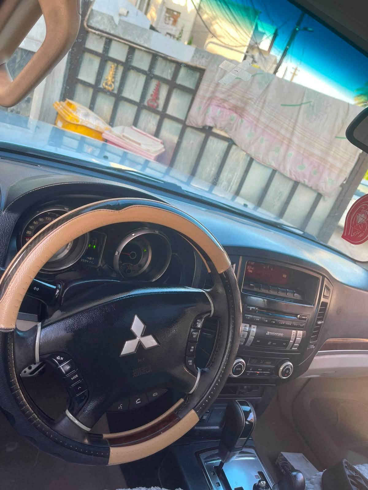 باجيرو للبيع سلفر ٢٠١٠ قطعة صبغ فول حبتور محرك ٣٥٠٠ السعر ١١ ونص ألف دولار هاتف *********** مكاني بغداد حي العدل

