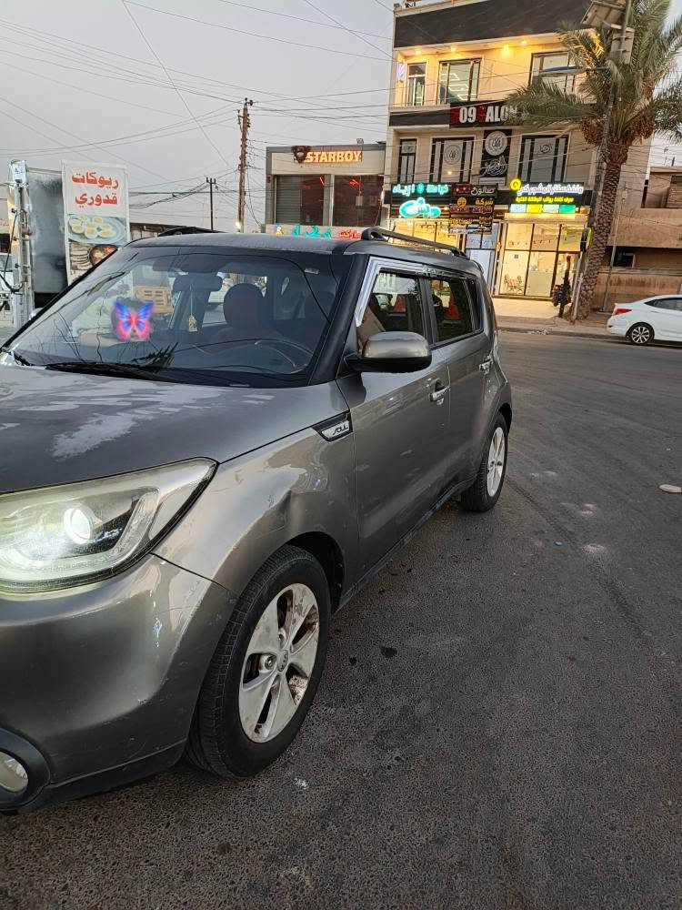 سيارة كيا صول 2015 محرك 1600 اقتصادي 
السيارة محرك و كير و تبريد خير من الله 
مسويلها ادامة قبل فترة 
صدر السيارة نظافتة 90 %
السيارة وارد امريكي بيها حالوب قليل و جاردة القمارة و البنيد
قطعة وحدة صبغ القبغ مال جنطة 
السعر المطلوب 92 ورقة 
للسنفيار هذا رقمي *********** موجود على الواتساب بغداد, العراق
